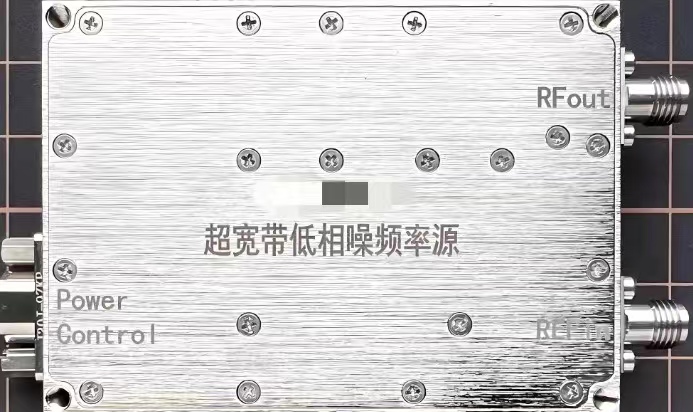 超宽带频率源组件